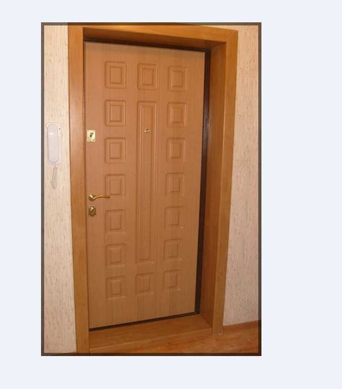 Можно ли поменять внутреннюю обшивку входной двери